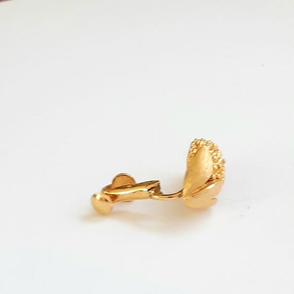 Vintage Signed Coro Textured Gold Tone Clip On Earrings Retro Lovely - Picture 6 of 6